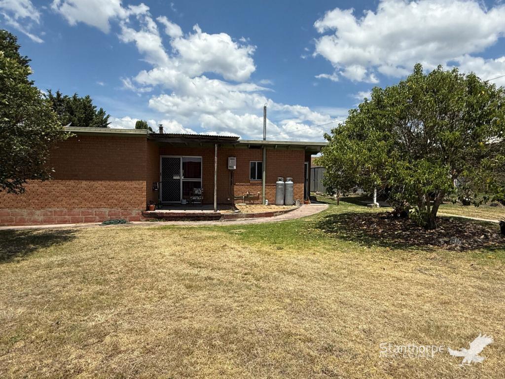 5 Leslie Pde, Stanthorpe, QLD 4380