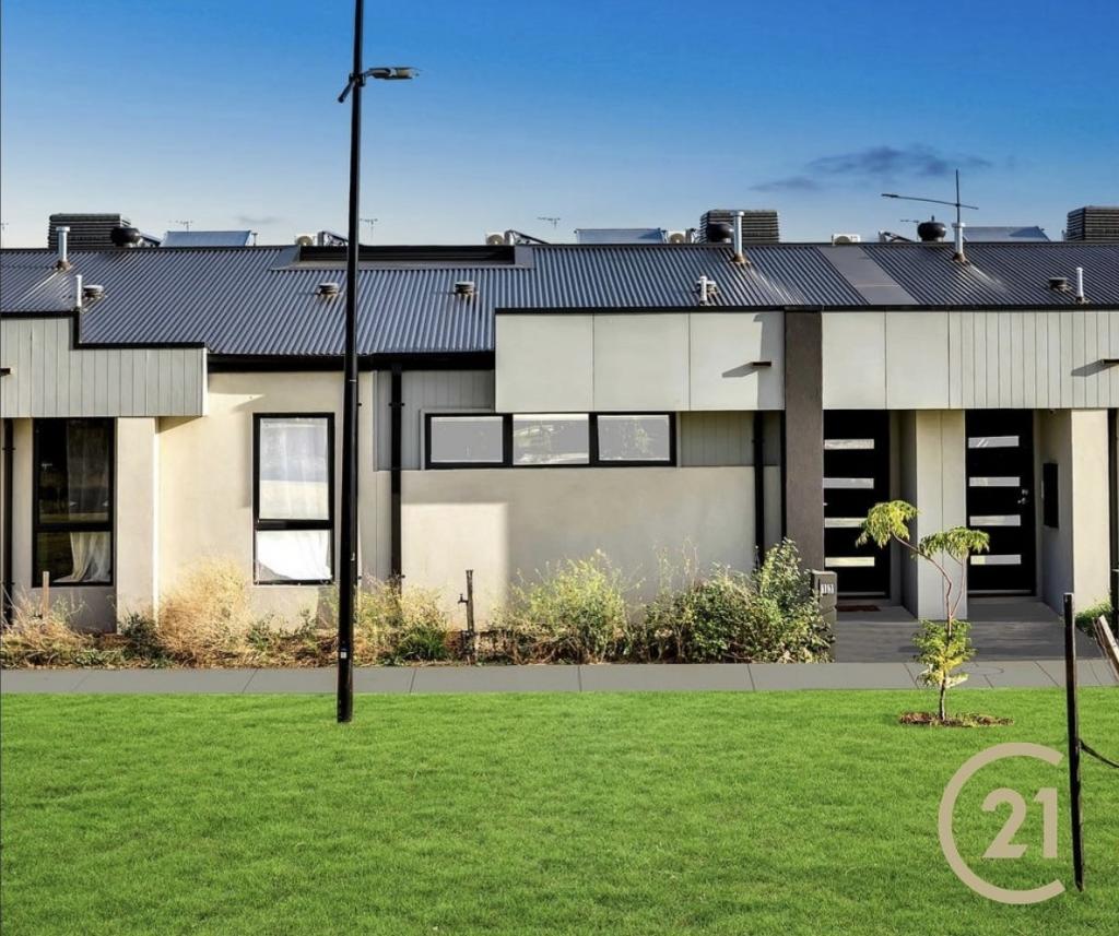 13 BAYVIEW WALK, THORNHILL PARK, VIC 3335