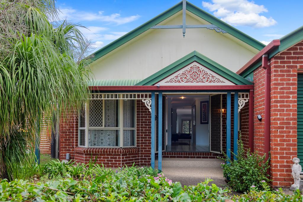 8 CUNNINGHAM PL, FOREST LAKE, QLD 4078