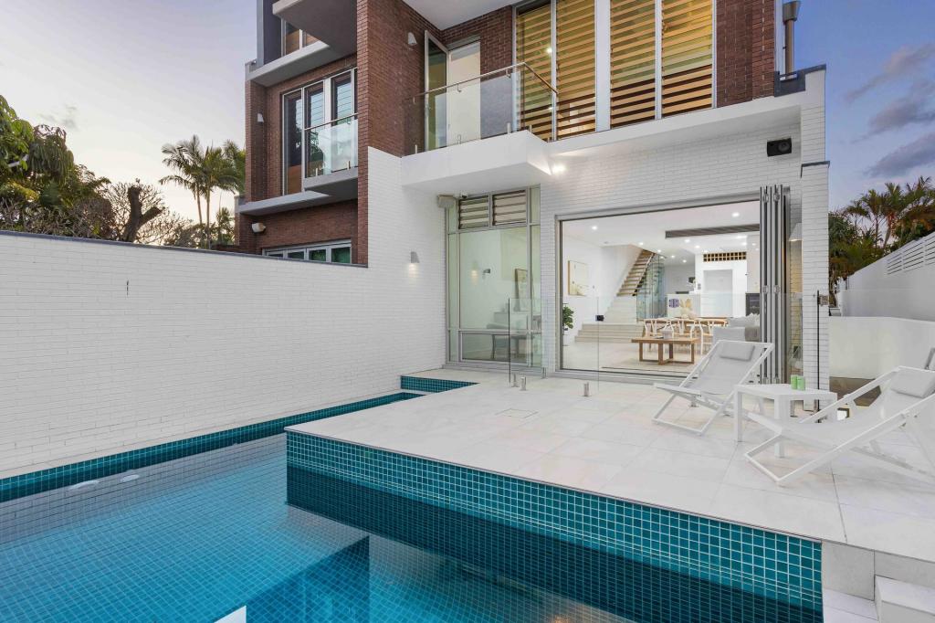 1/42 PEAK AVE, MAIN BEACH, QLD 4217