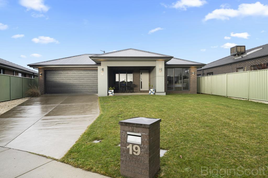 19 Aquiver Tce, Miners Rest, VIC 3352
