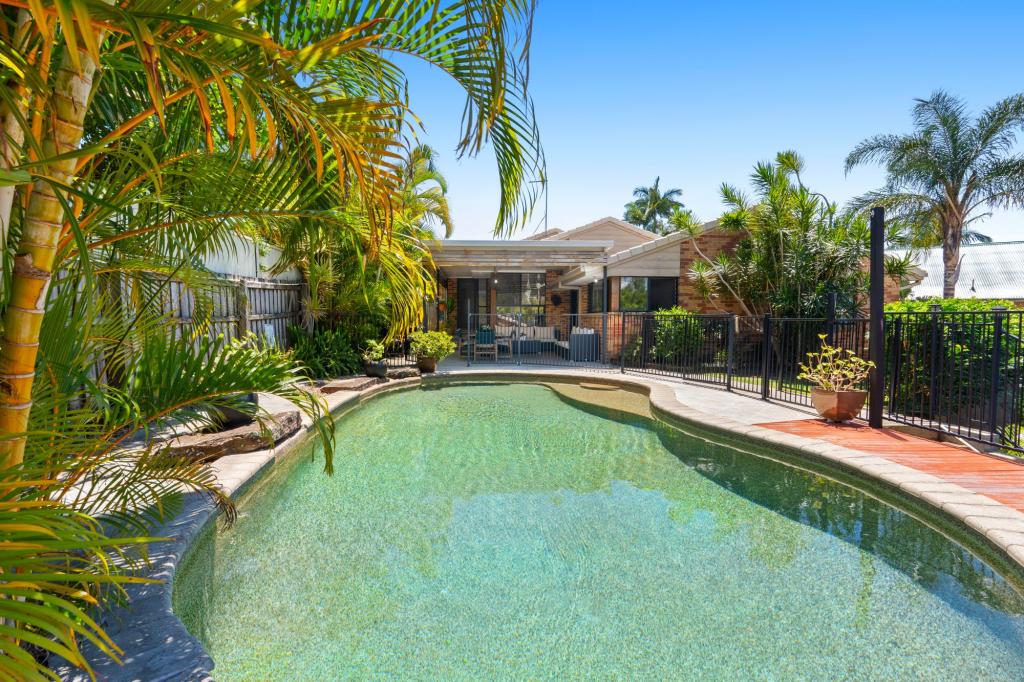 38 Beaconsfield Dr, Burleigh Waters, QLD 4220