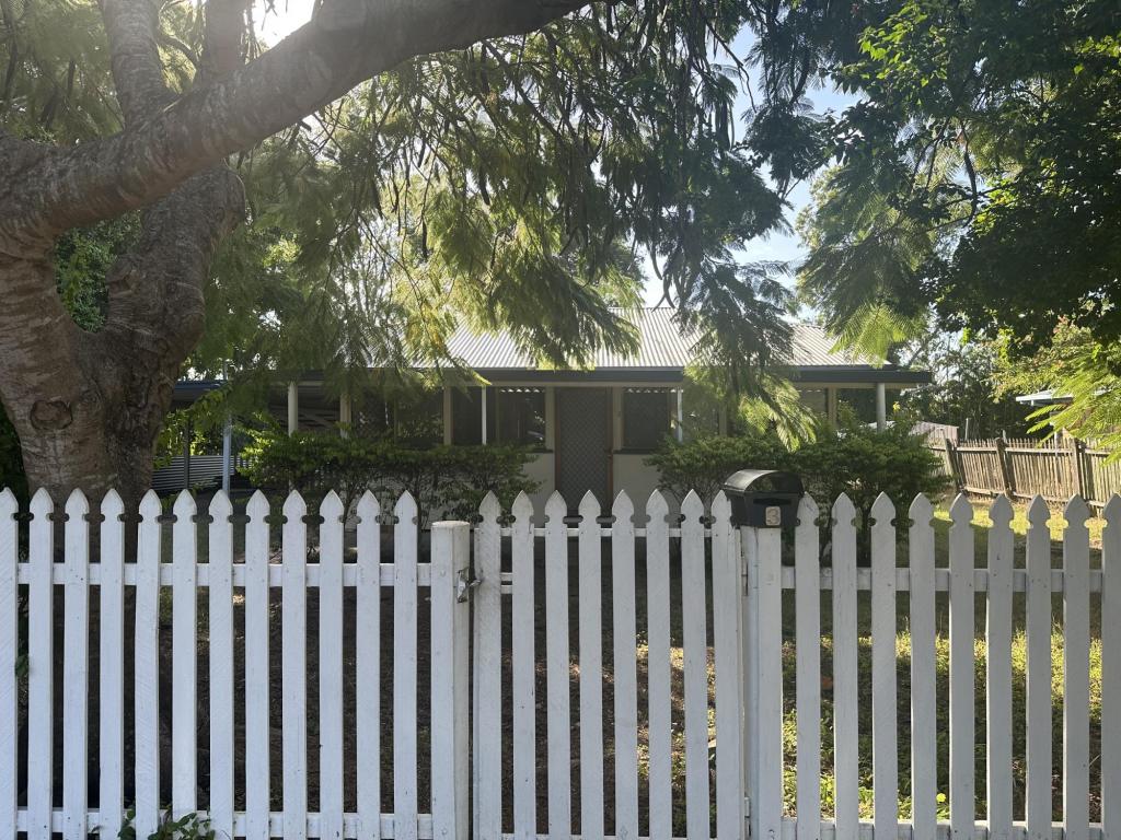 3 Thackeray St, Park Avenue, QLD 4701