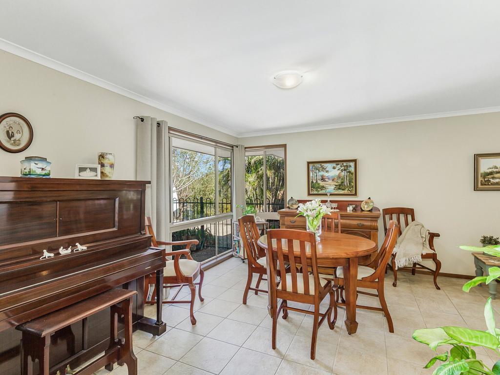 4 CONNEWARRE CT, PETRIE, QLD 4502