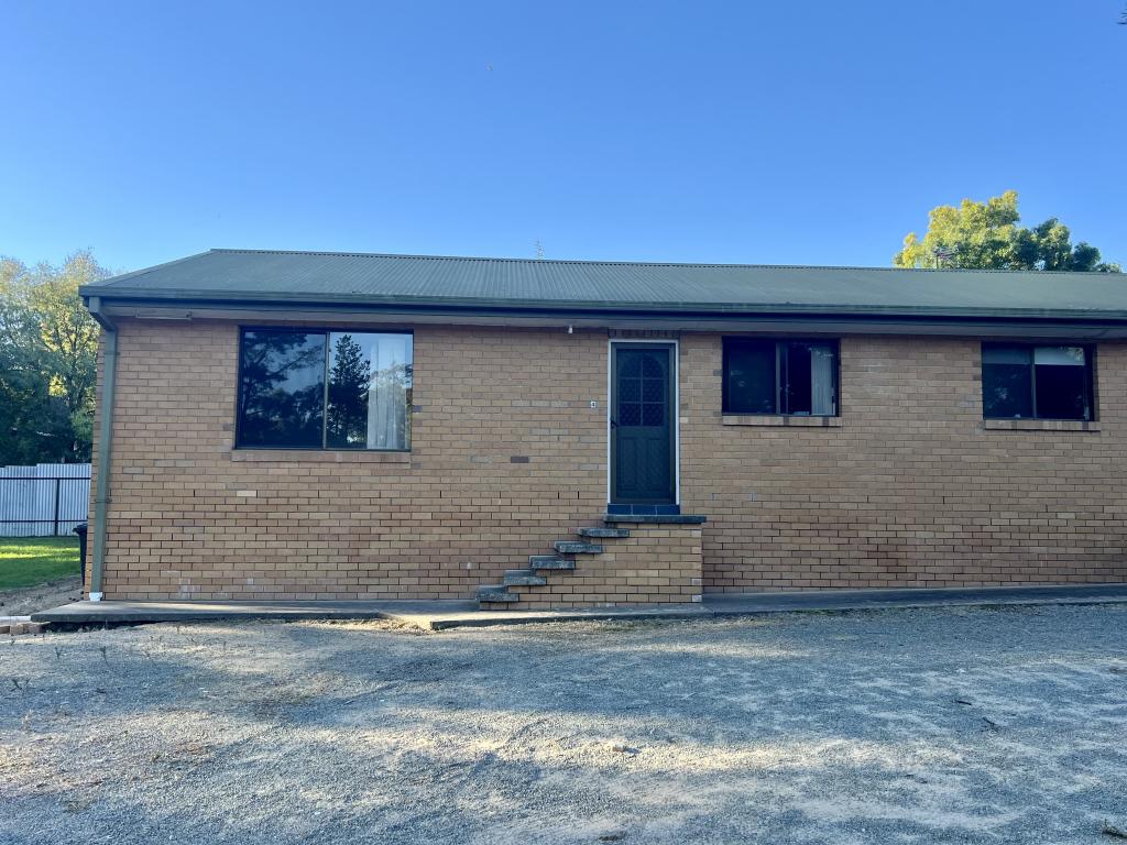 4/32 Blackett Ave, Young, NSW 2594