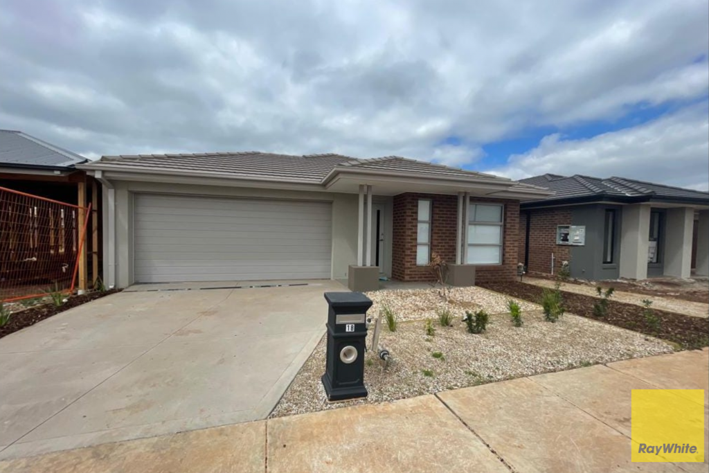 18 Adelong Bvd, Cobblebank, VIC 3338