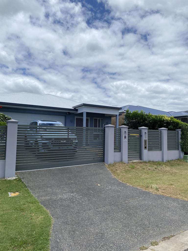 18 Aspen Way, Arundel, QLD 4214