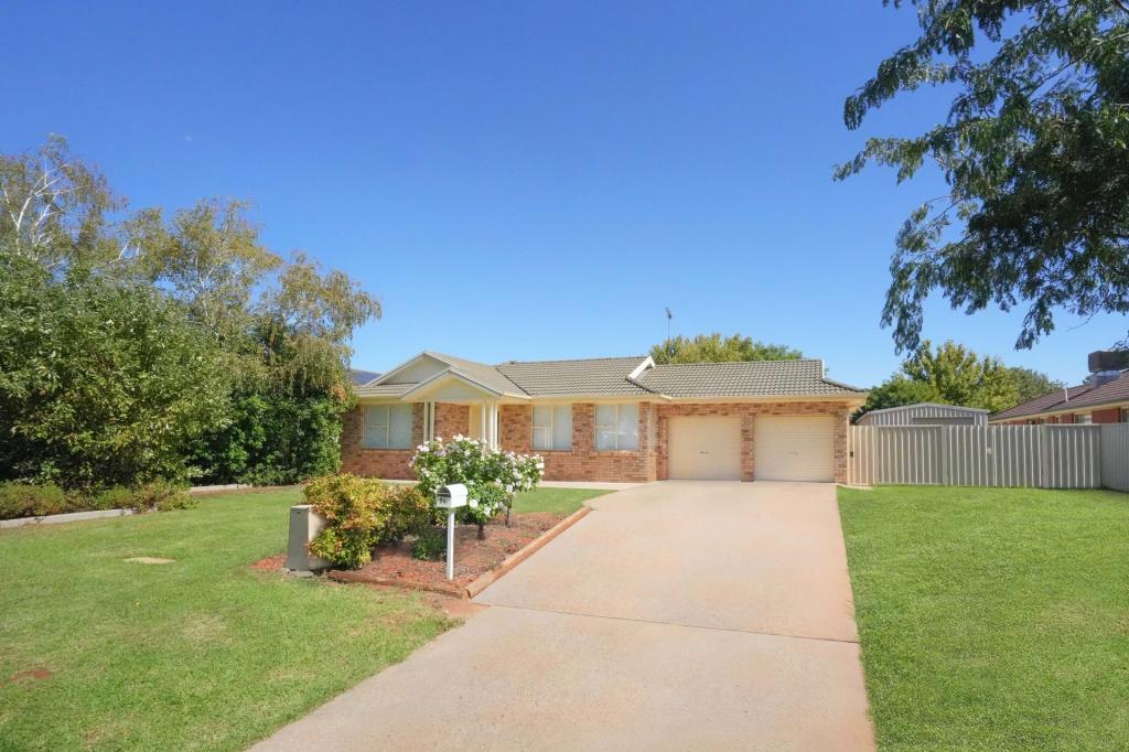 94 Clifton Bvd, Griffith, NSW 2680