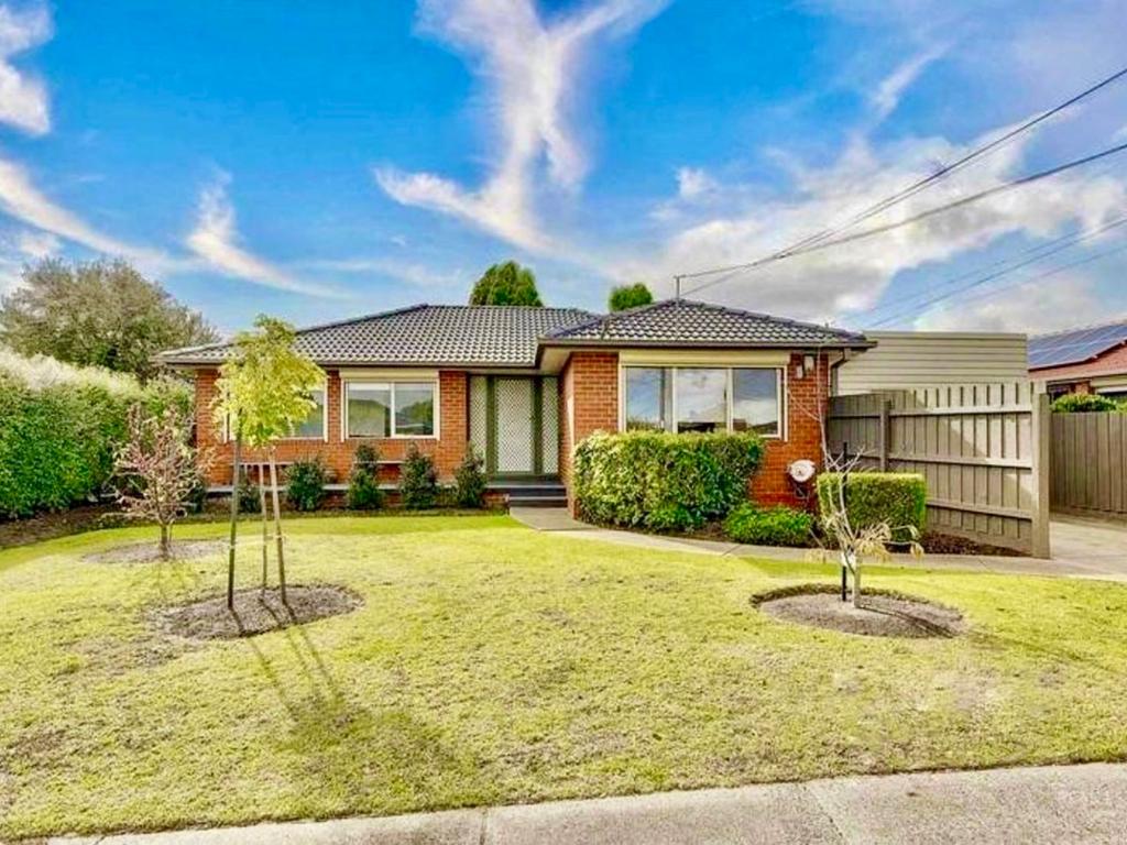 3 Henley Dr, Gladstone Park, VIC 3043