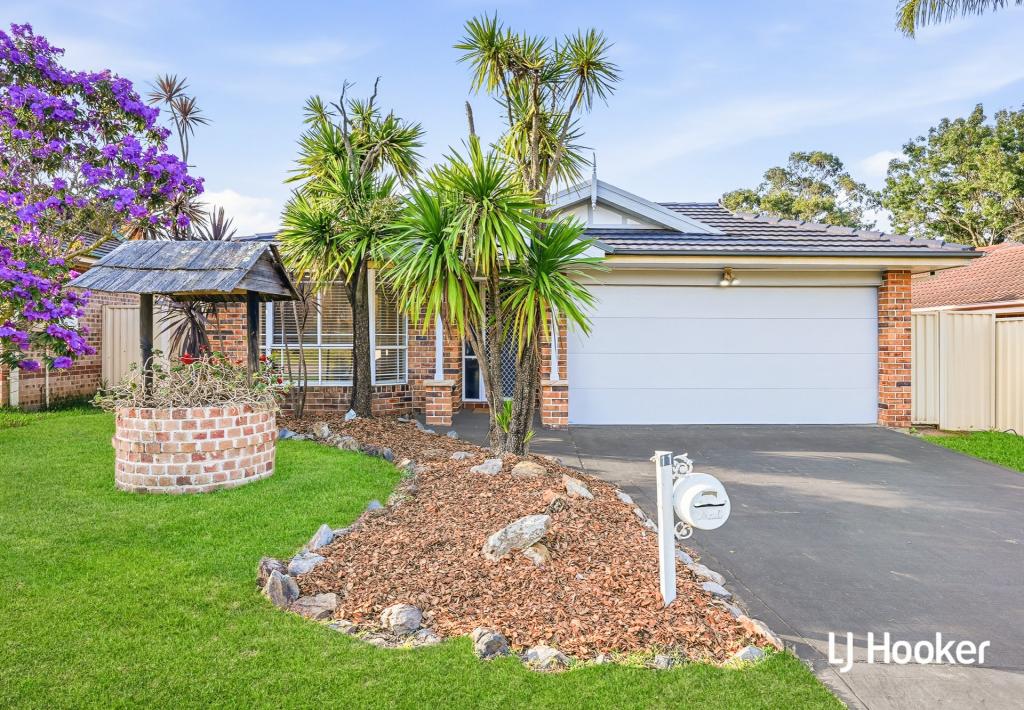 11 CORVUS CL, GLENMORE PARK, NSW 2745