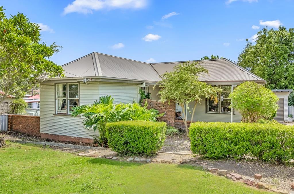 10 Tobruk Cres, Shortland, NSW 2307