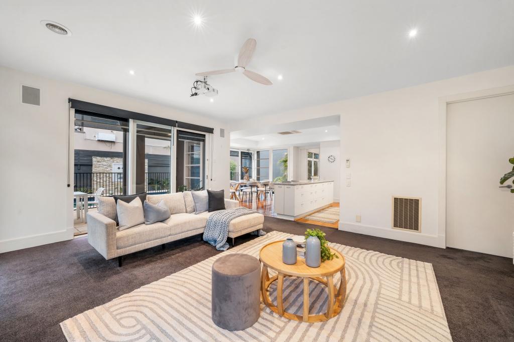 33 Tyrrell Tce, Waterways, VIC 3195