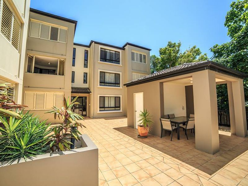 11/4 Acacia Ave, Surfers Paradise, QLD 4217