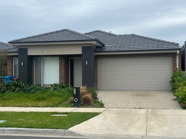 7 Sunlight Ave, Clyde North, VIC 3978