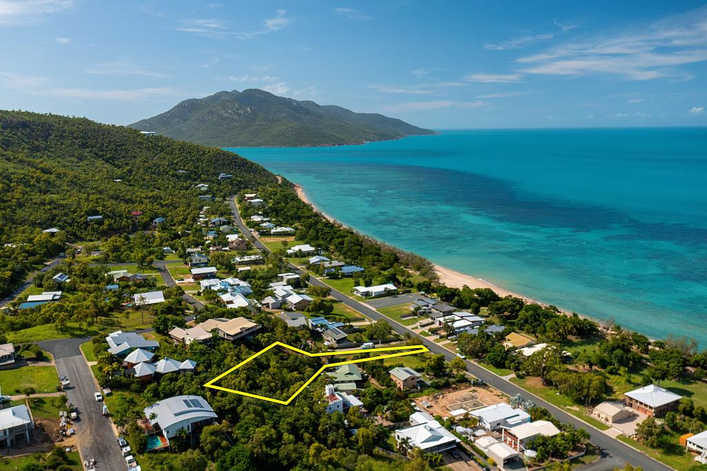 69 GLOUCESTER AVE, HIDEAWAY BAY, QLD 4800