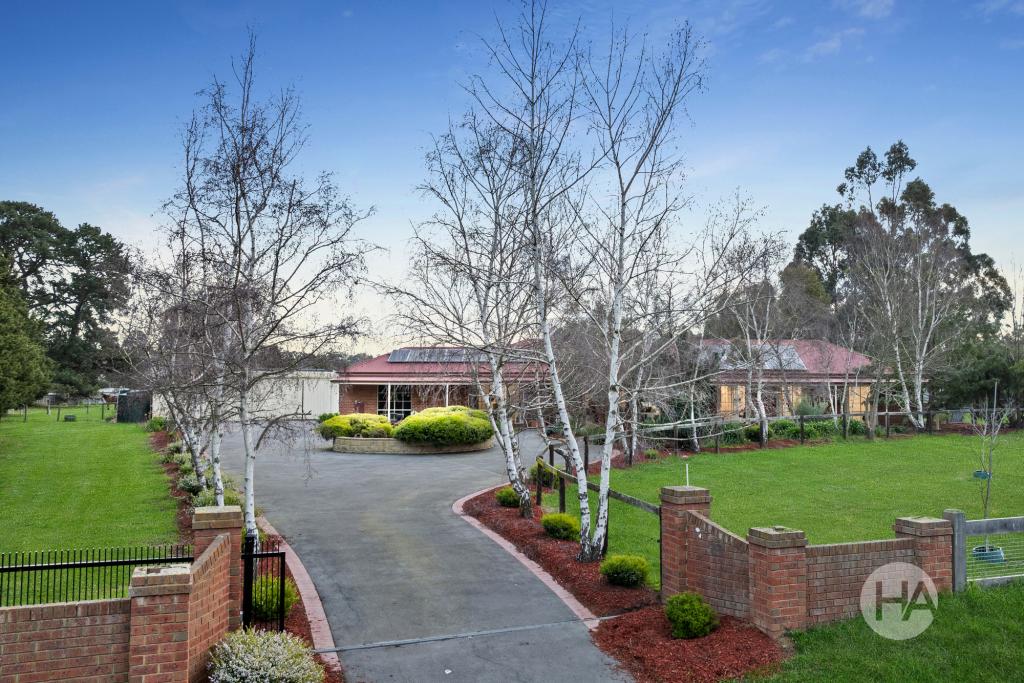 18 Raymond St, Somerville, VIC 3912