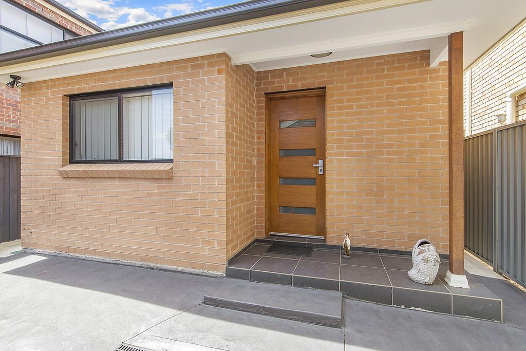 13a Foxgrove Ave, Casula, NSW 2170