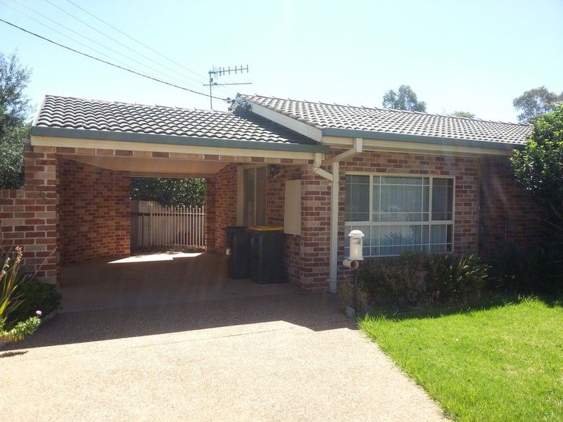 1/4 Gunbar St, Griffith, NSW 2680