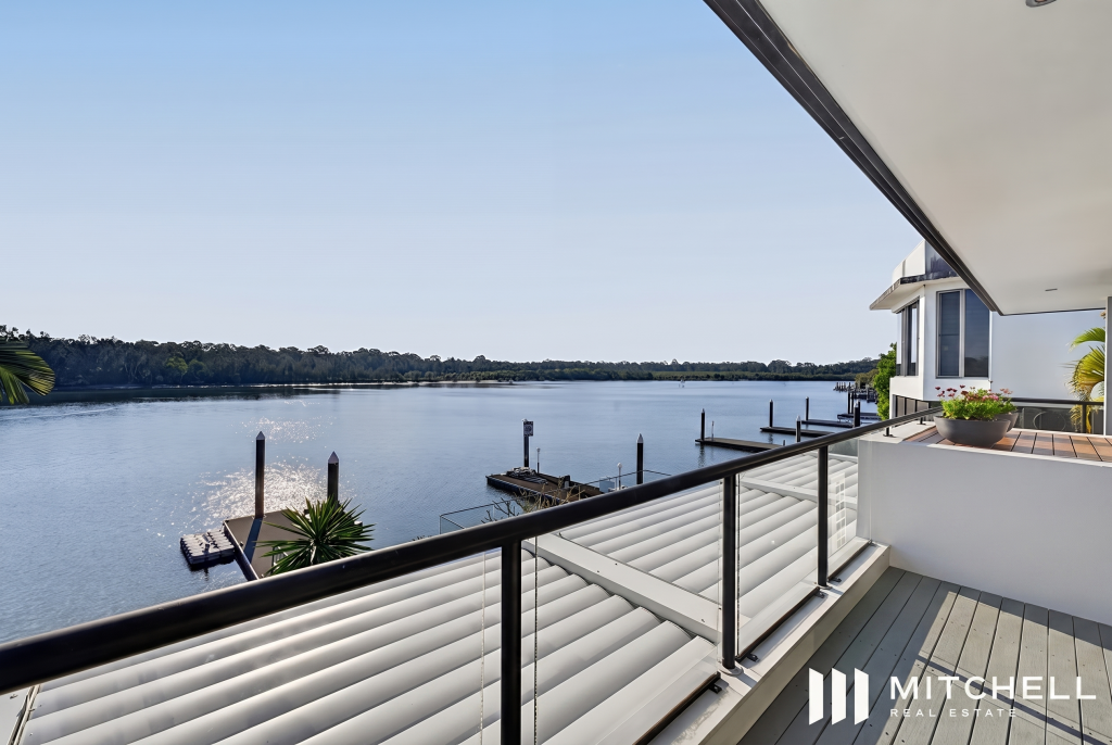5248 Marine Dr N, Hope Island, QLD 4212