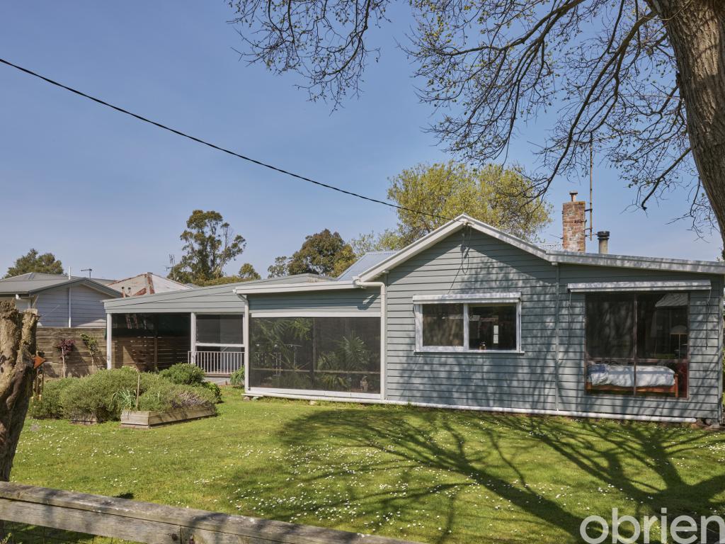 12 Broadbent St, Darnum, VIC 3822