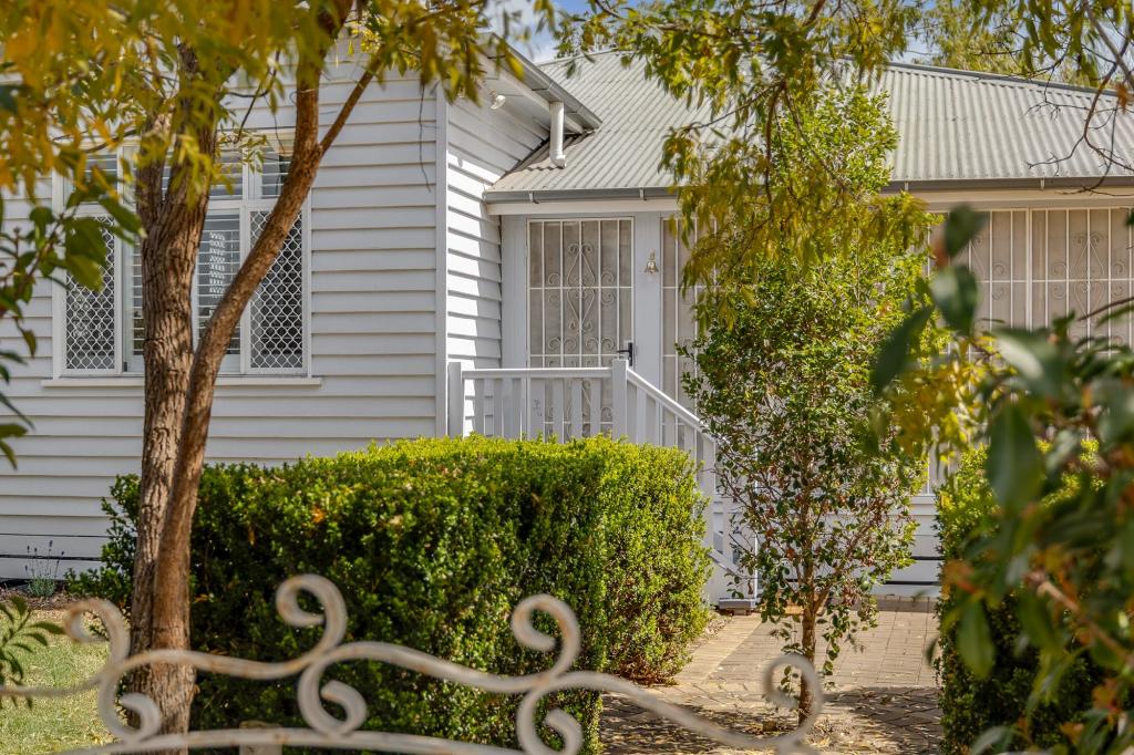 2a Harrow St, Cambooya, QLD 4358