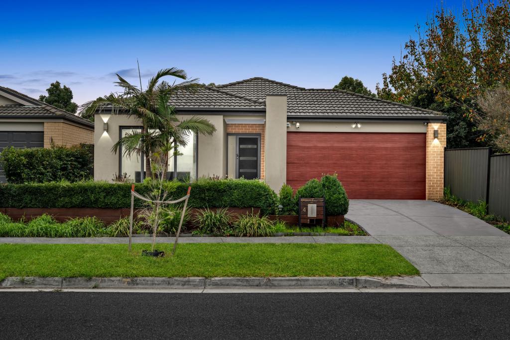 4 Camolina Way, Clyde North, VIC 3978