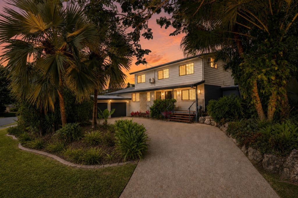 4 Forum Cl, Mooroobool, QLD 4870
