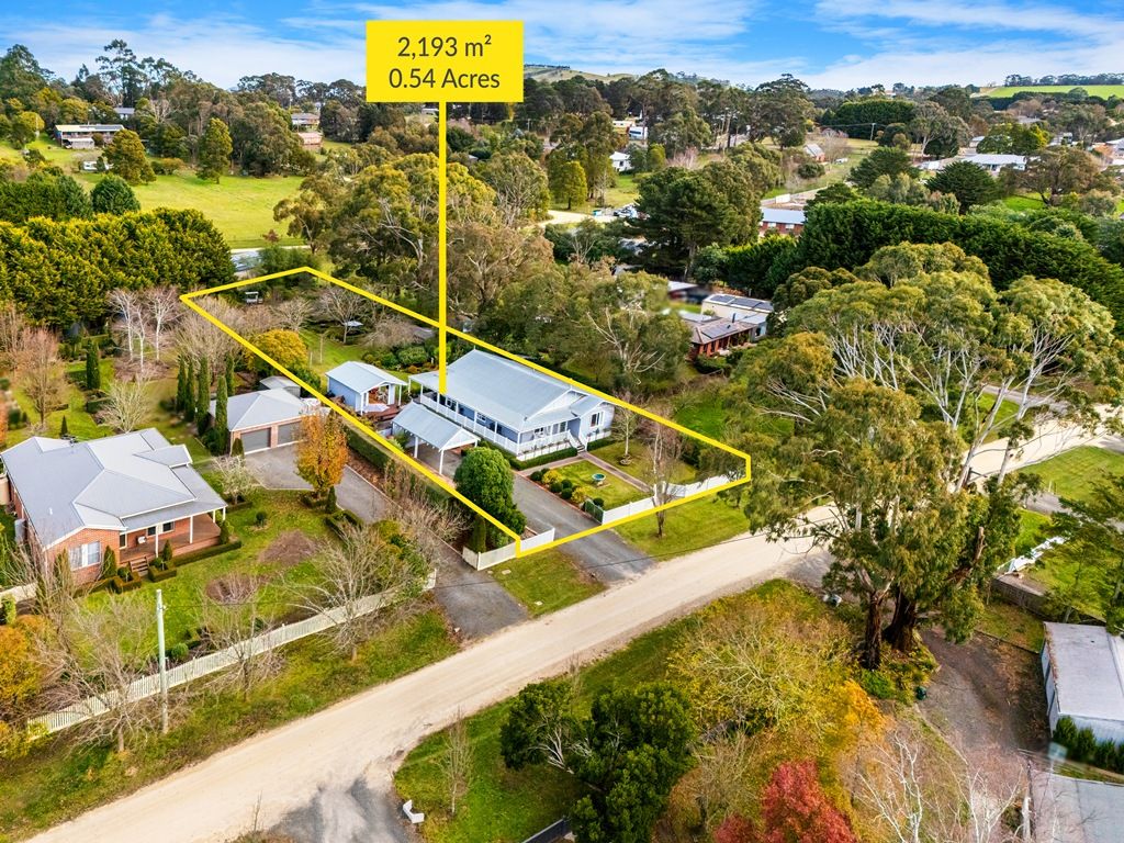 7 Urquhart St, Gordon, VIC 3345