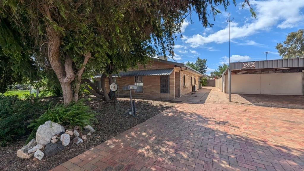 696 Koorlong Ave, Irymple, VIC 3498