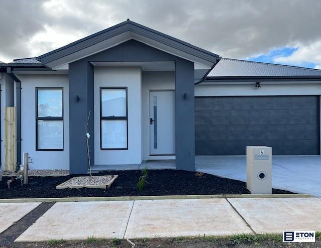 5 PALASH WAY, THORNHILL PARK, VIC 3335