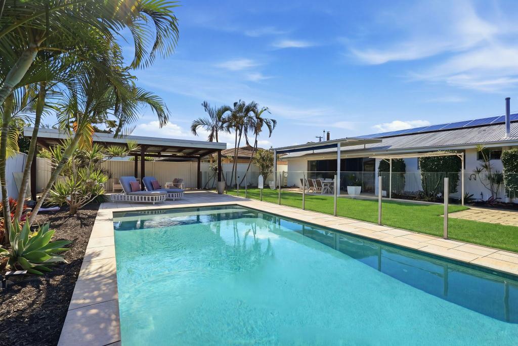 6 Tatha Ave, Palm Beach, QLD 4221