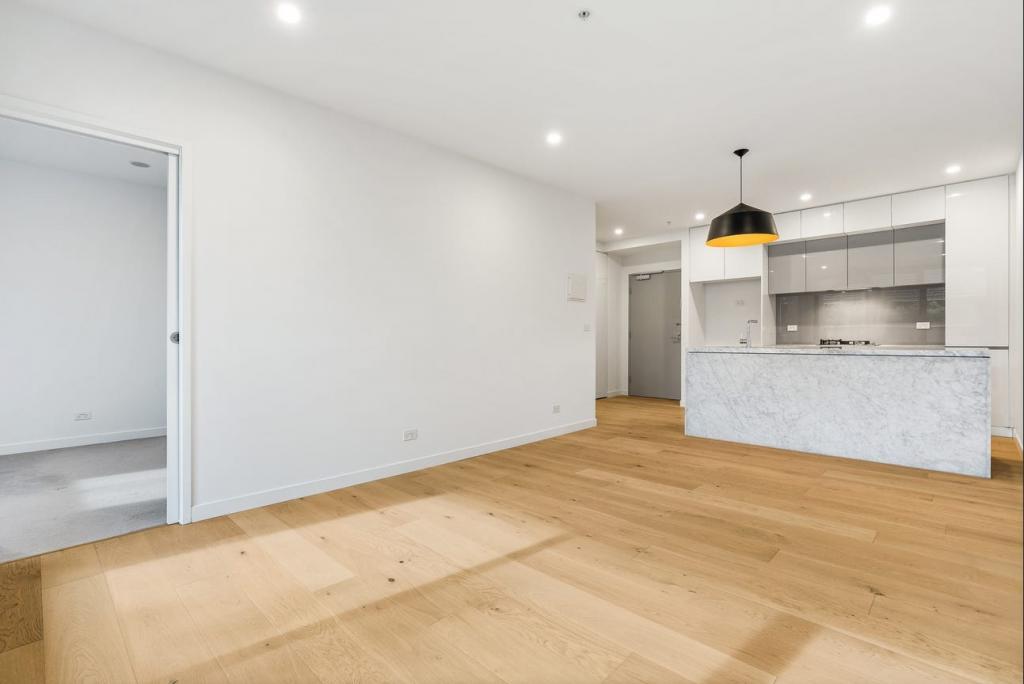 102/5 Sovereign Point Ct, Doncaster, VIC 3108