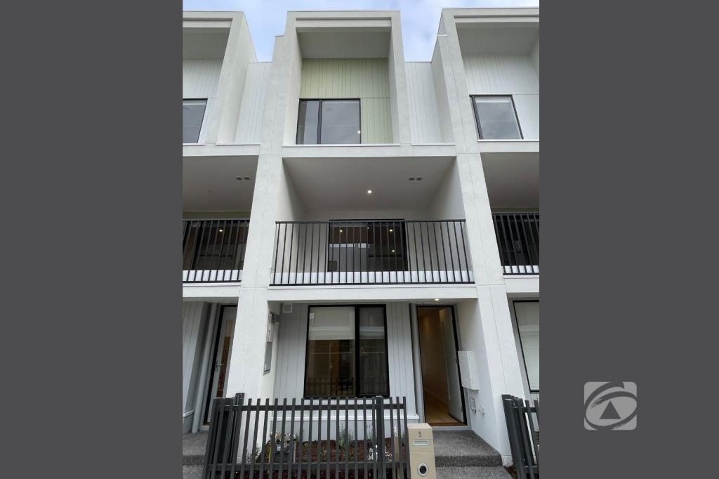 5 Basque Walk, Cranbourne South, VIC 3977