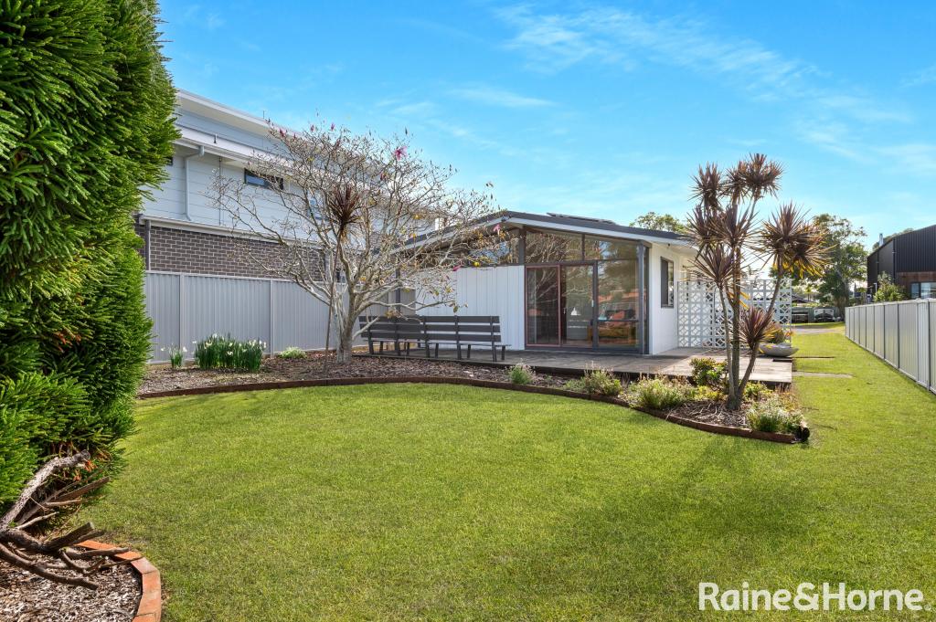 39 Ravenscliffe Rd, Shoalhaven Heads, NSW 2535