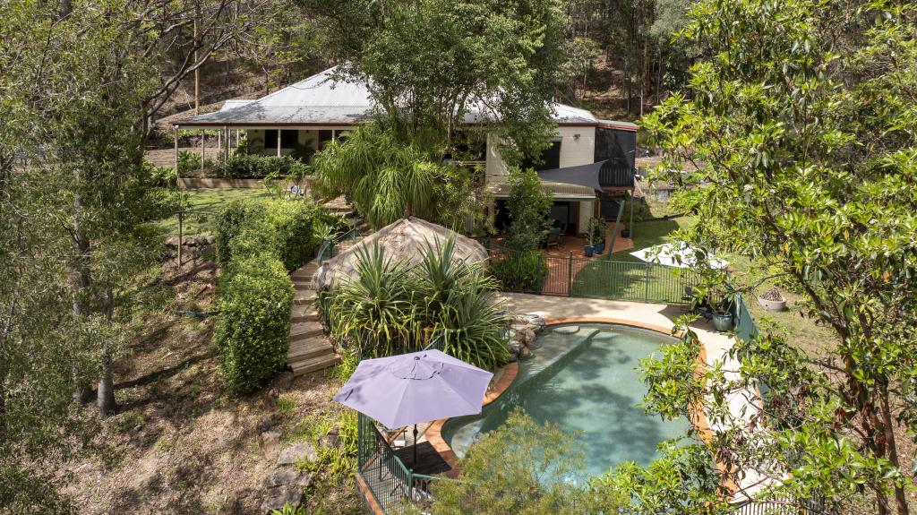 136 HENRI ROBERT DR, CLAGIRABA, QLD 4211