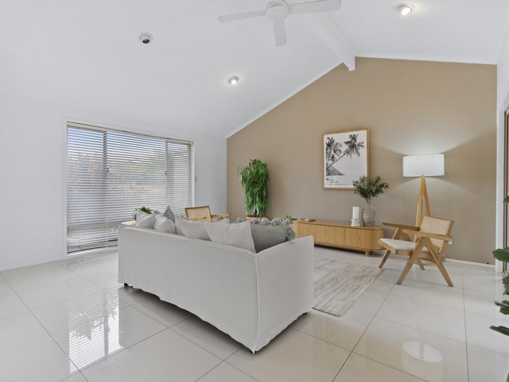 8 Pintail Cres, Burleigh Waters, QLD 4220