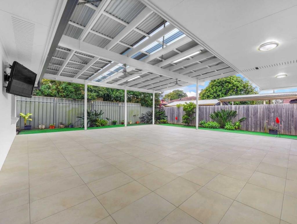 18 Penaton St, Corinda, QLD 4075