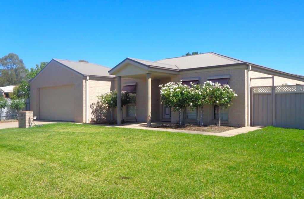 220 Finley Rd, Deniliquin, NSW 2710