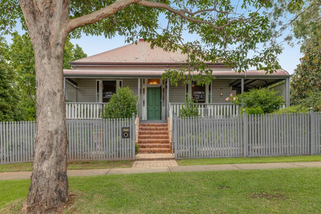 65 Geoffrey St, Mount Lofty, QLD 4350