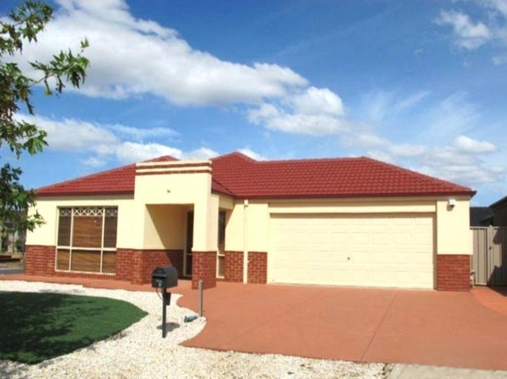 8 Wooling Lane, Caroline Springs, VIC 3023