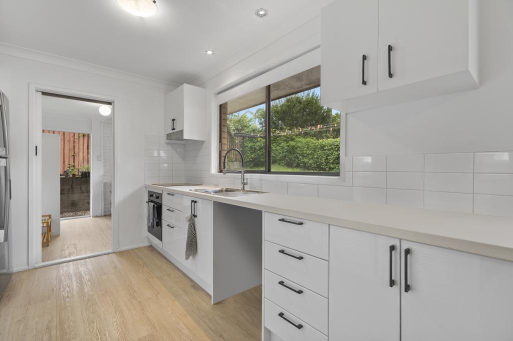 16 Jarmo Cres, Southport, QLD 4215