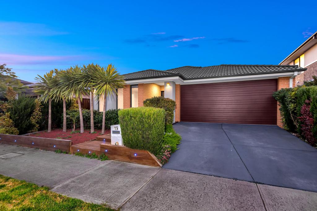 19 Allambi Ct, Cranbourne North, VIC 3977