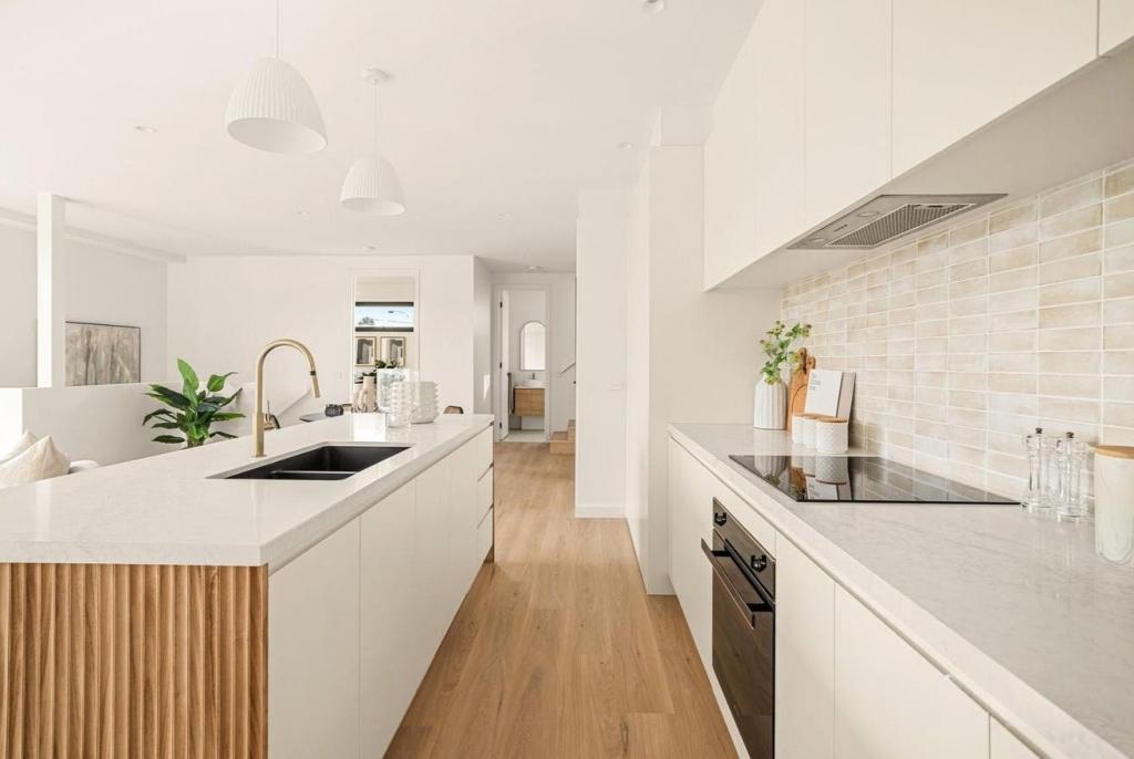 1/241 Nepean Hwy, Seaford, VIC 3198