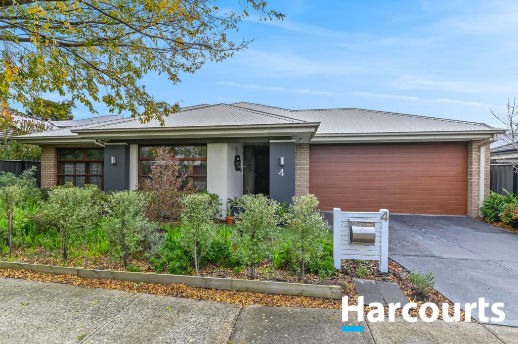 4 Fazeley Cl, Clyde North, VIC 3978