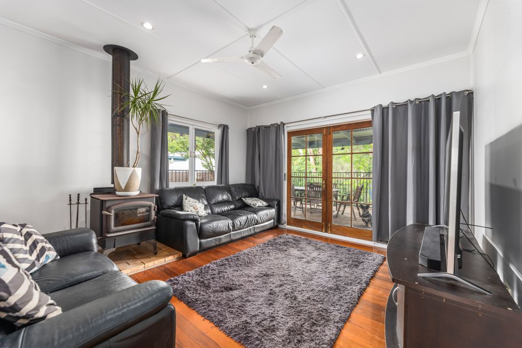 4 Daybell St, Woodford, QLD 4514