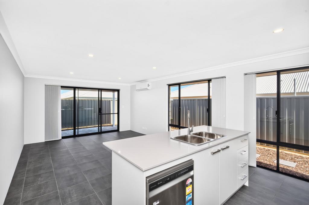 27B MAGNOLIA WAY, LAKELANDS, WA 6180