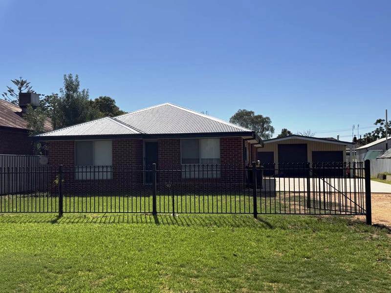 52 Murray St, Finley, NSW 2713