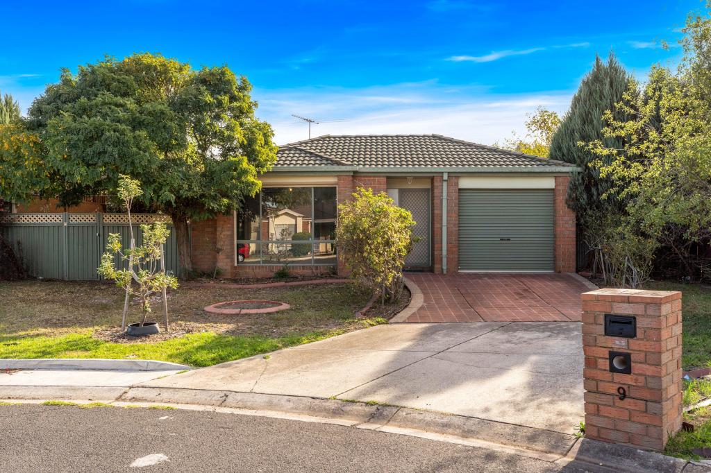9 Glama Ct, Roxburgh Park, VIC 3064