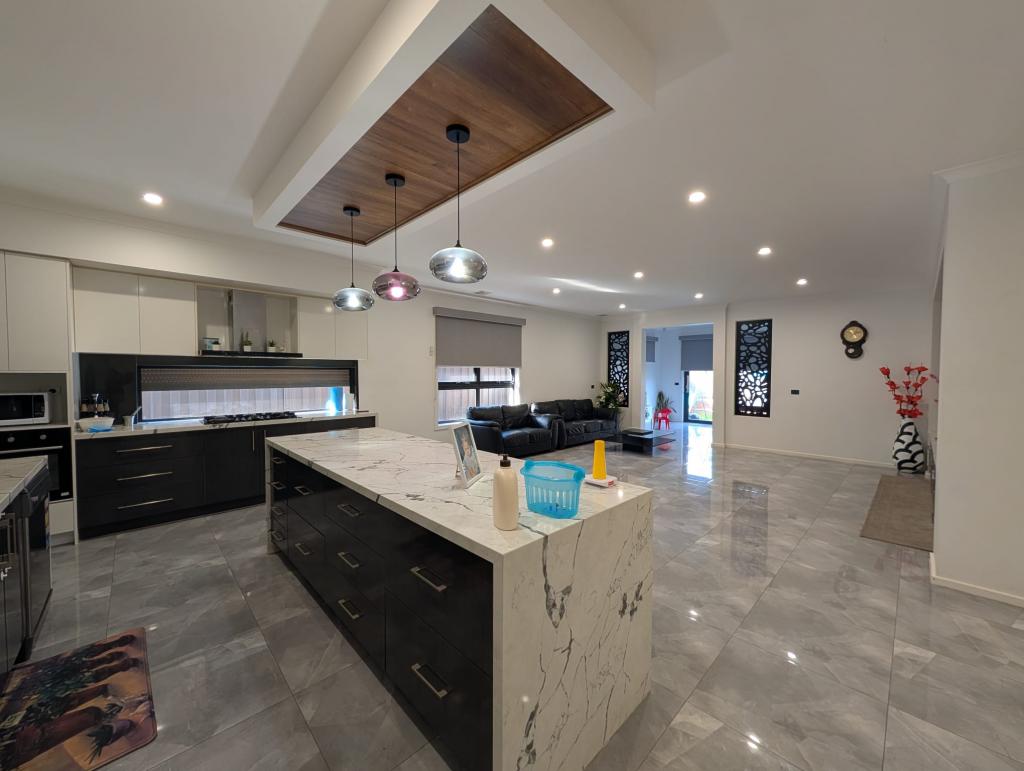 36 Roehampton Dr, Strathtulloh, VIC 3338