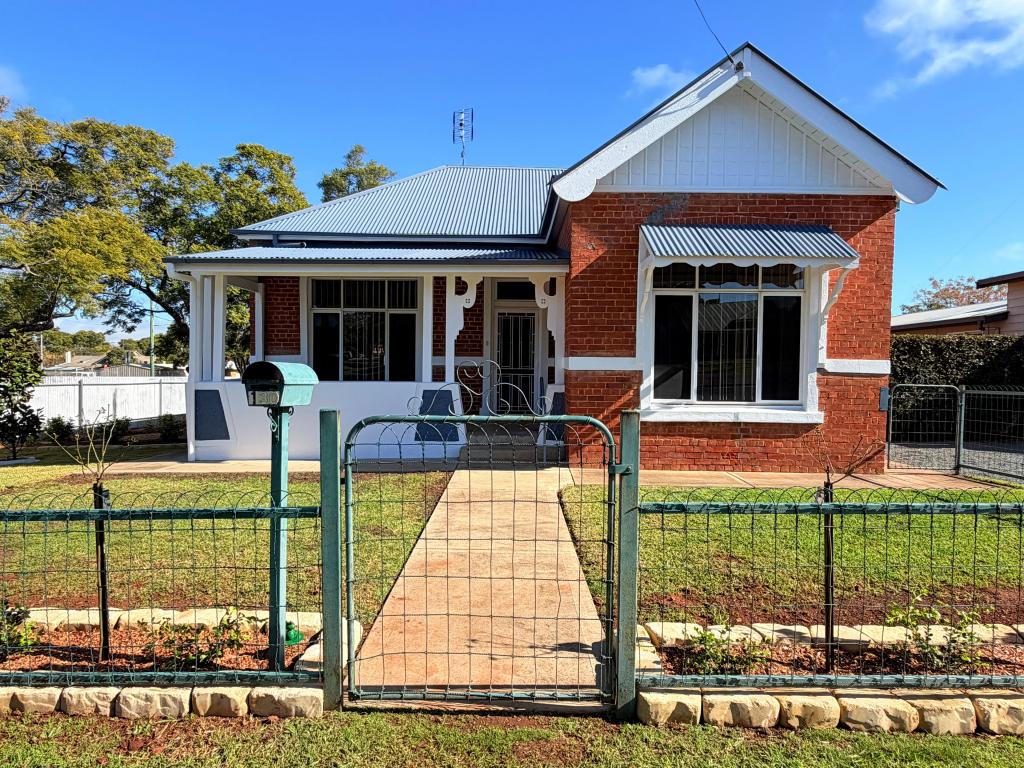 130 Currajong St, Parkes, NSW 2870